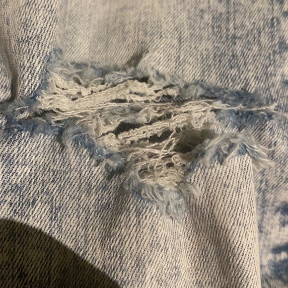 Light Washed Blue Jeans - Picture 2 of 3